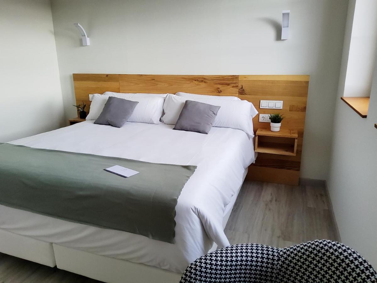 Hotel Marques De Aguilar อากีลาร์ เด กัมโป ภายนอก รูปภาพ
