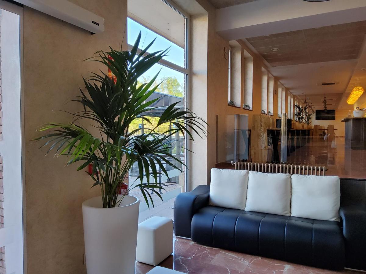 Hotel Marques De Aguilar อากีลาร์ เด กัมโป ภายนอก รูปภาพ